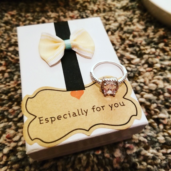 💎💍Cubic Zirconia stone engagement/promise ring - Picture 3 of 4